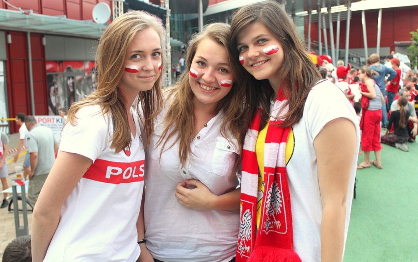 EURO 2012: zobacz piękne fanki z meczu Polska - Grecja [zdjęcia]