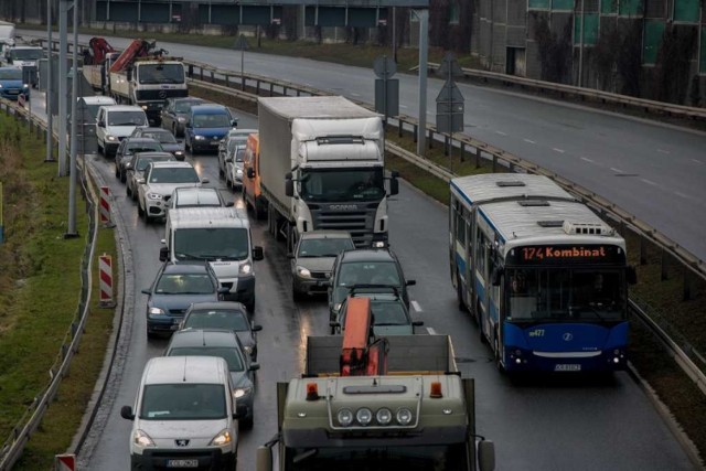 Wczoraj od samego rana gigantyczne korki tworzyły się m.in. na alei Powstańców Śląskich