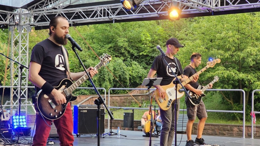 Zespół 100stopni wystąpił na scenie w Kielcach.