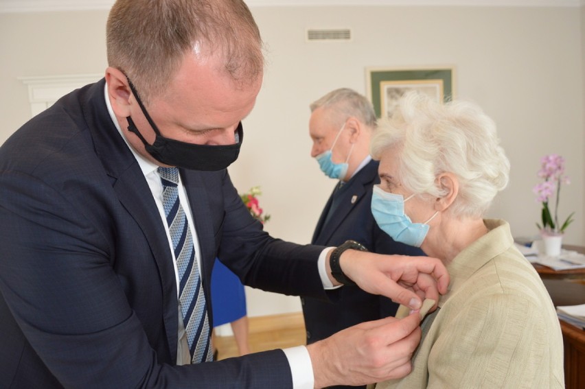 Złote gody kolejnych par z Przemyśla. Od 50 lat kroczą wspólną, małżeńską drogą [ZDJĘCIA]