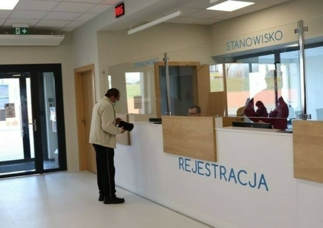 Gorzowski szpital apeluje do osób odwiedzających placówkę o zakładanie maseczek.