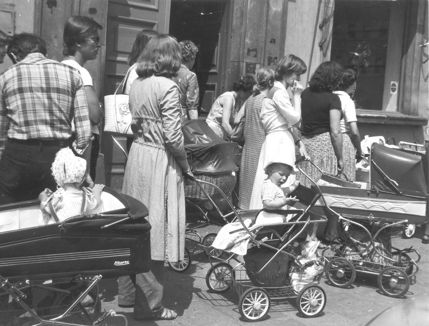 18 lipca 1981. Kolejka przed sklepem przy pl. Solnym

ZOBACZ...
