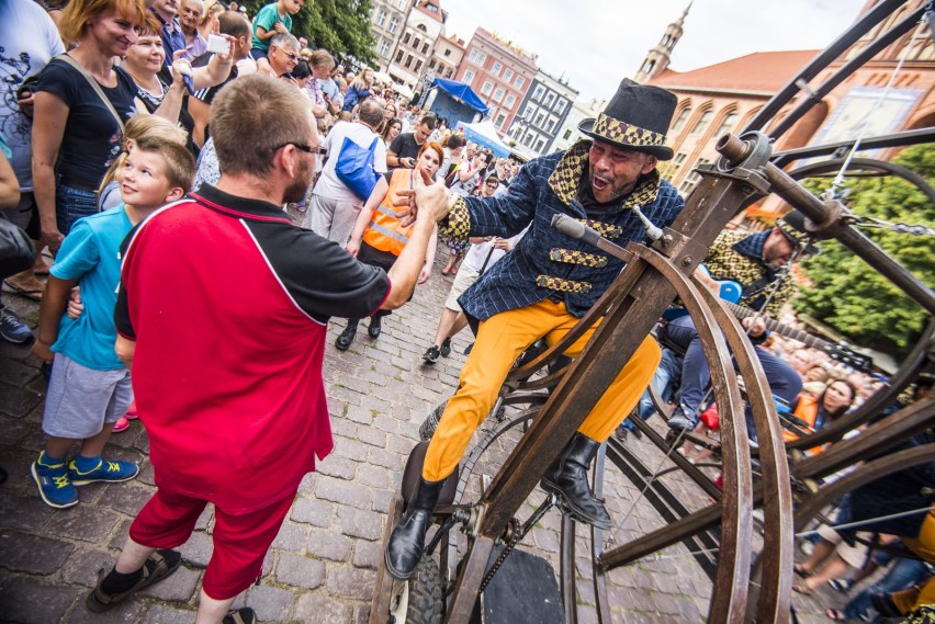 Zobacz także: Festiwal Teatrów Ulicznych: „Muare experience”...