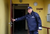 Policja w Piotrkowie otworzyła drugi osiedlowy punkt przyjęć interesantów. Dzielnicowy będzie dyżurował w DPS