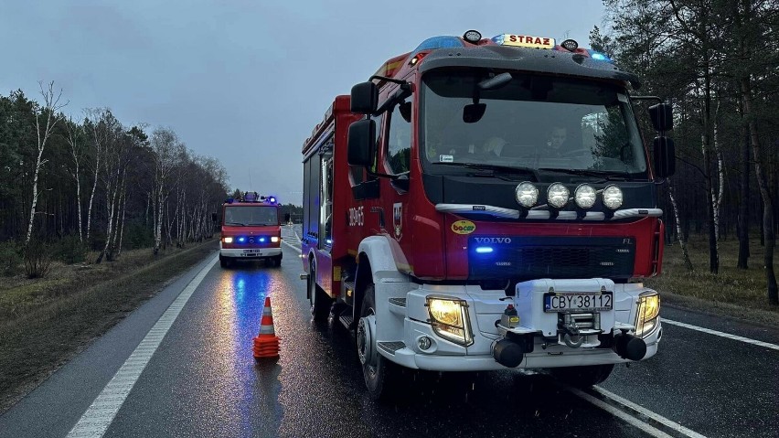 Kujawsko-Pomorskie. Zderzenie aut na drodze krajowej nr 10, łączącej Bydgoszcz z Toruniem. Wyglądało to groźnie [zdjęcia]