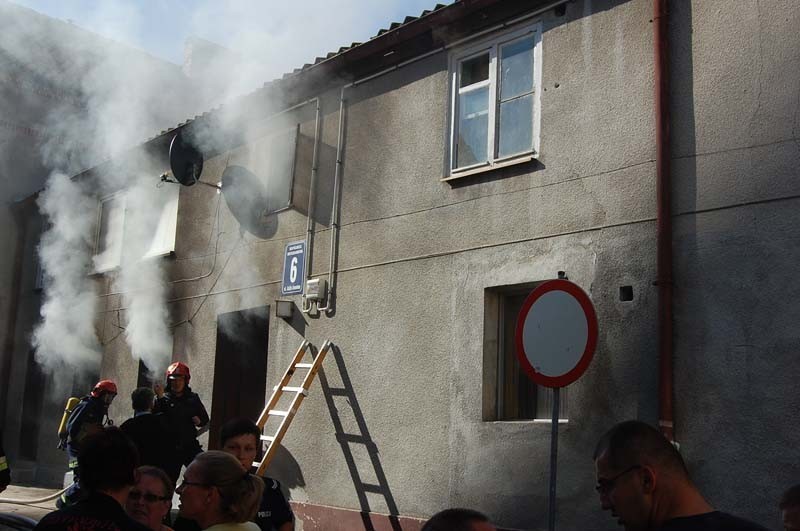 Pożar w Sztumie: Ogień pojawił sie w mieszkaniu w centrum miasta [ZDJĘCIA]