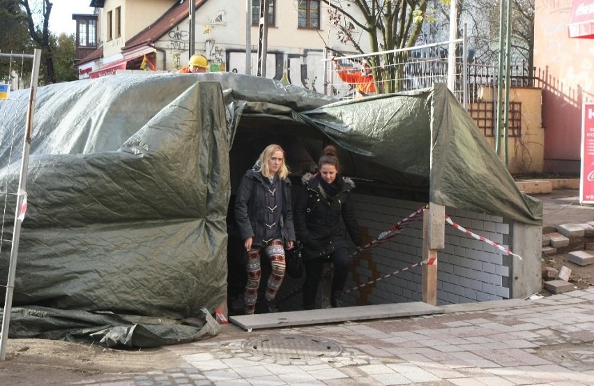 - Trudno teraz znaleźć firmę remontowo-budowlaną. Zresztą...