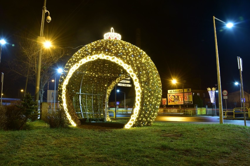 Tak wyglądają iluminacje bożonarodzeniowe w Barcinie. W...