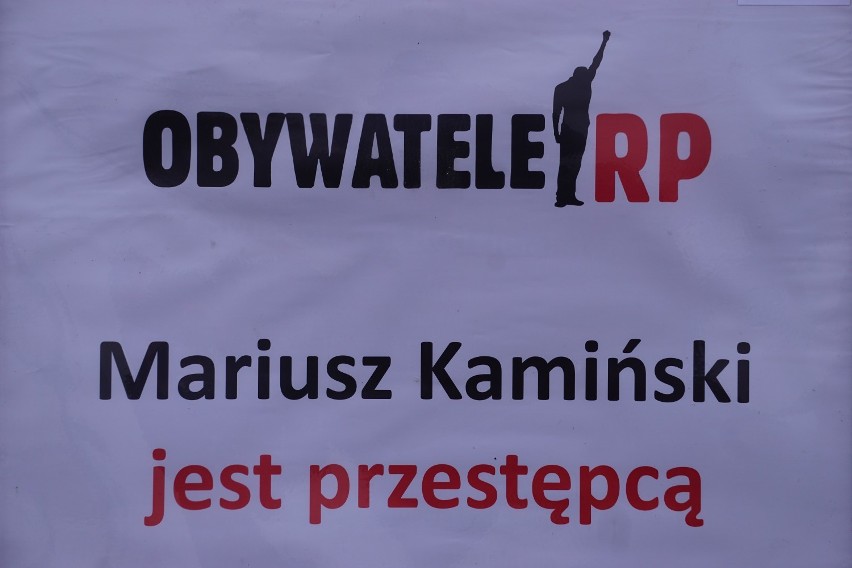 Antyrządowa pikieta billboardowa na ul. Mostowej w Bydgoszczy [zdjęcia]