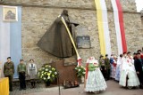 Nowy pomnik papieża Jana Pawła II stanął w centrum Żywca