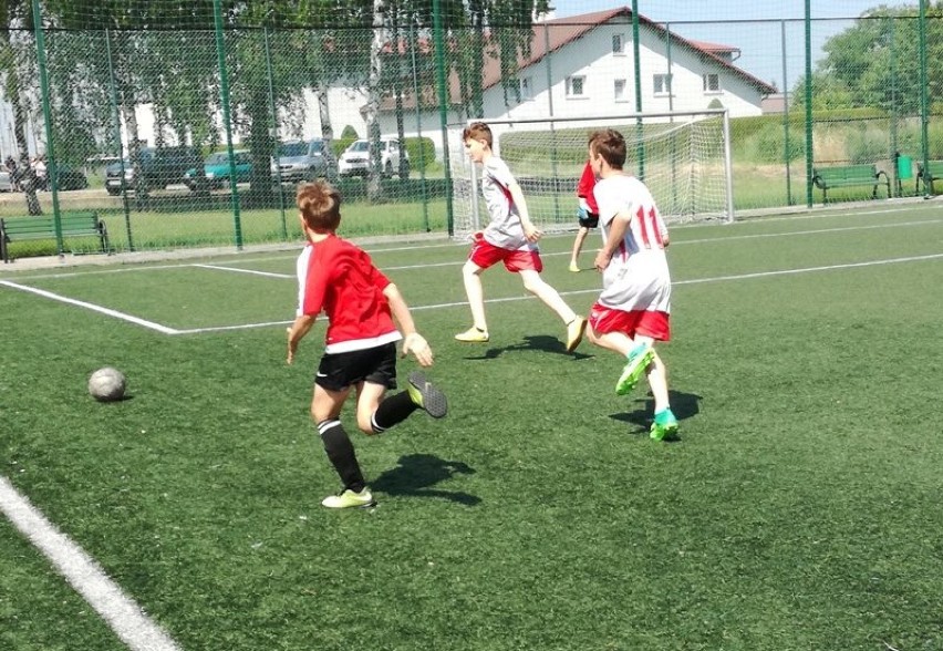 Lubliniec: turniej piłkarski w Zespole Szkół Zawodowych. Ale grali uczniowie lublinieckich podstawówek [ZDJĘCIA]