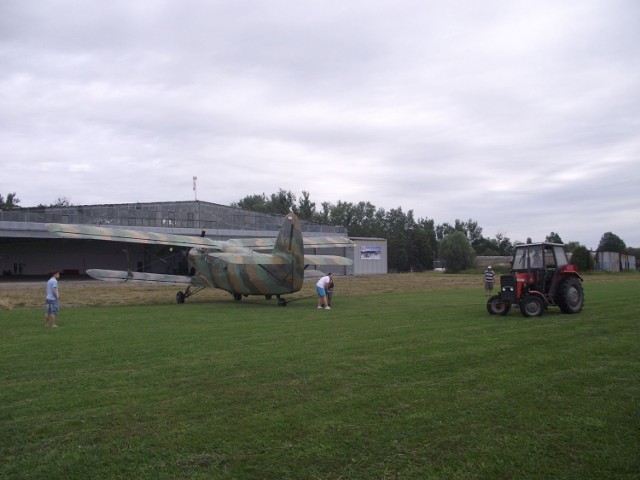 An - 2 i Ursus, kt&oacute;ry od lat dzielnie służy lotnictwu.

fot. Robert Butkiewicz