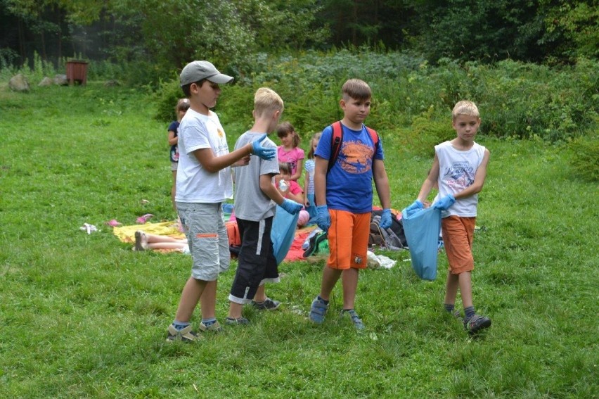 Kwidzyn: Kwitnące Wakacje 2014. Dzieci miały wypoczywać, a sprzątały śmieci