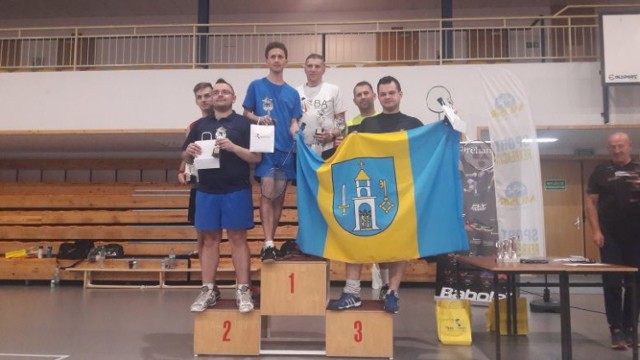 Ośmiu zawodników Gminnego Ludowego Klubu Sportowego Szczerców wzięło udział w III Ogólnopolskim Turnieju Badmintona, który rozegrano w Radomsku. Dla GLKS zmagania zakończyły się czterema miejscami na podium.