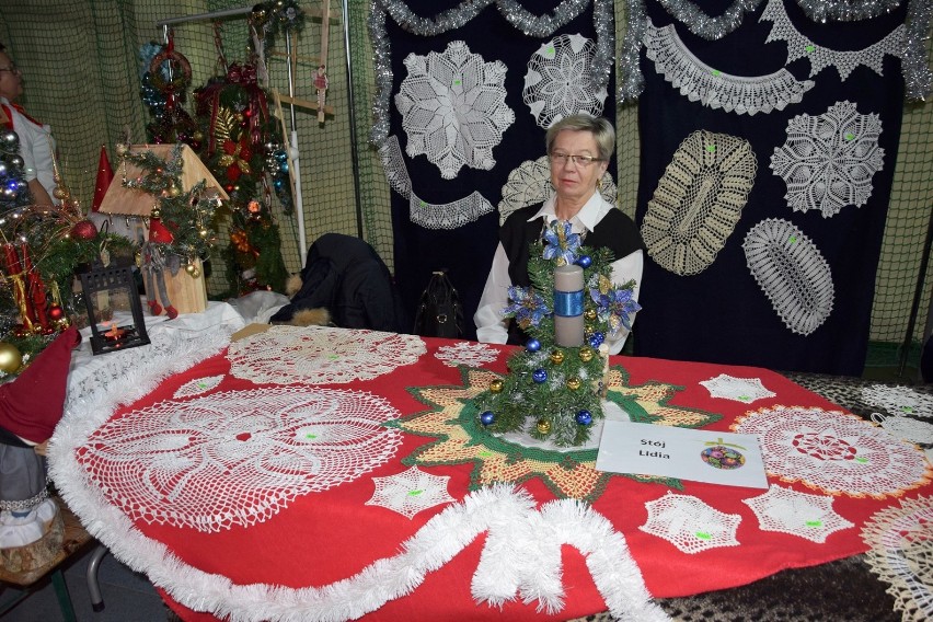 Jarmark bożonarodzeniowy w Szamocinie: Od ozdób i upominków, aż po przysmaki na świąteczny stół (FOTO)