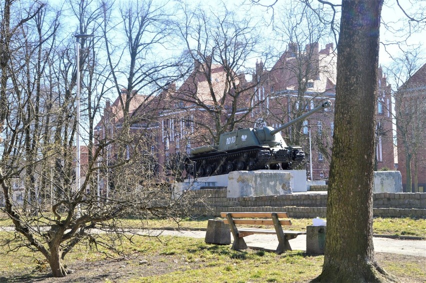 Jest wykonawca modernizacji skweru "z czołgiem" w Malborku. Władze miasta odrzuciły cztery oferty. Kto wygrał to zlecenie?