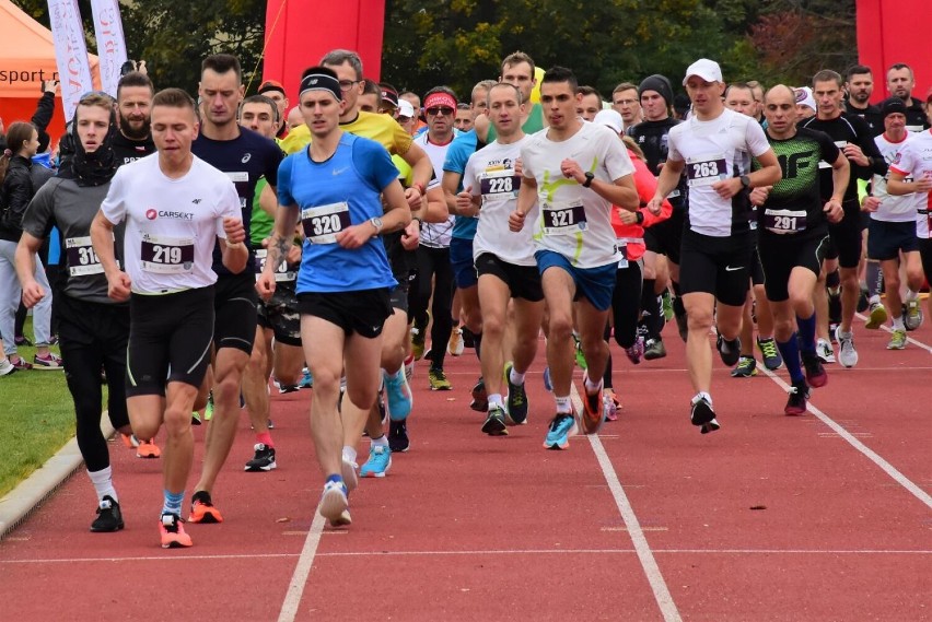W mogileński zawodach udział wzięło ponad 300 biegaczy....