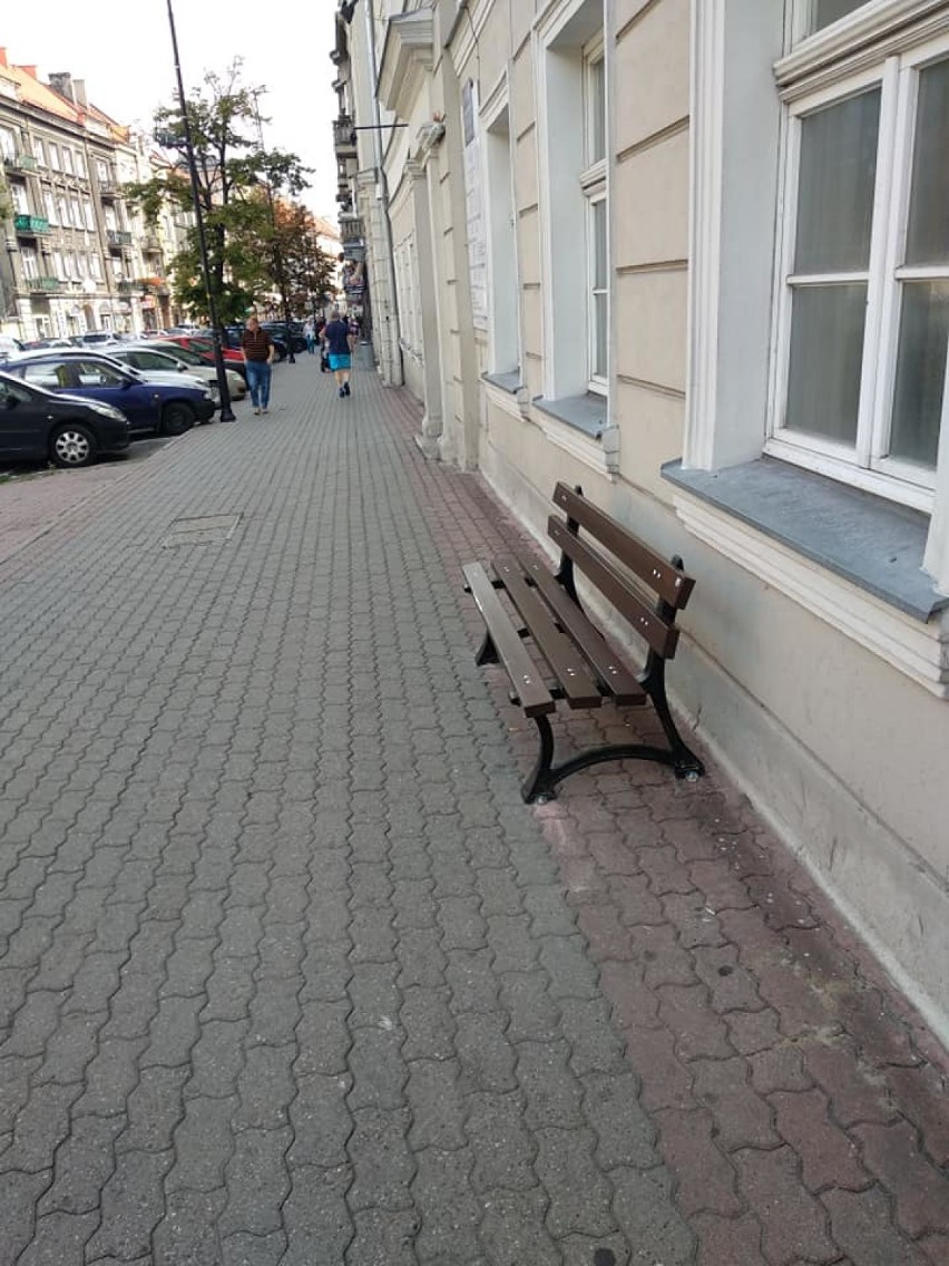 Na ulicy Śródmiejskiej w Kaliszu pojawiły się nowe ławki