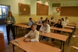 Egzaminy gimnazjalne w Szczecinku są mimo strajku [zdjęcia]
