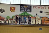 Taki mural zdobi halę Międzyszkolnego Ośrodka Sportowego w Łasku ZDJĘCIA