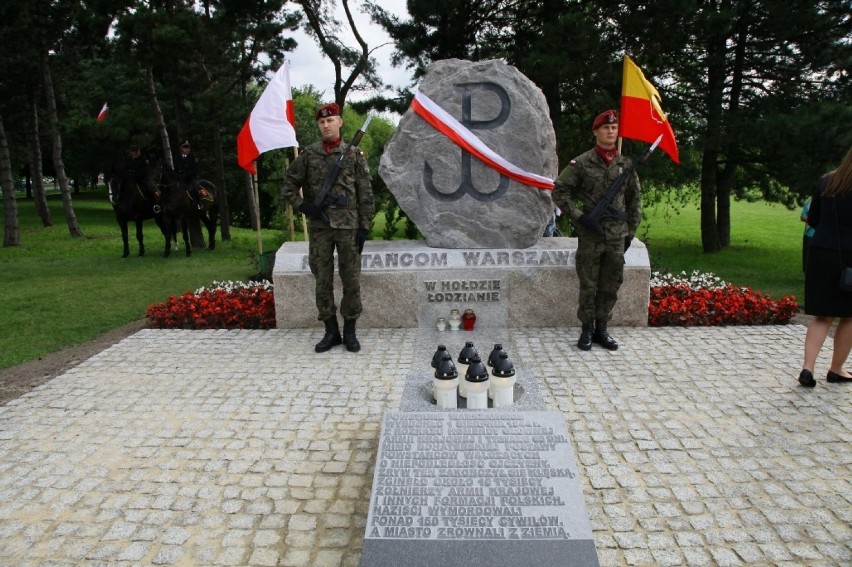 Powstańców Warszawskich w Łodzi został odsłonięty 1 sierpnia...