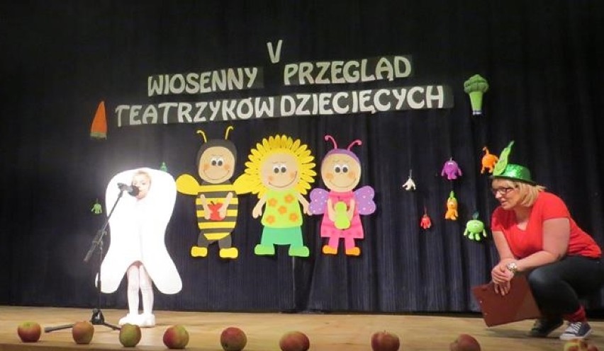 Czerwony Kapturek w Malborku dziękuje po przeglądzie teatralnym dla przedszkoli