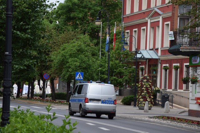 Mieszkańcy Nowej Soli wciąż zgłaszają nowe miejsca na Krajową Mapę Zagrożeń Bezpieczeństw. Czego dotyczą zgłoszenia? Na co policjanci w Nowej Soli zwracają szczególną uwagę podczas swojej pracy? Kliknij w przycisk „zobacz galerię” i sprawdź najgroźniejsze lokalizacje z najbliższej okolicy. Przesuwaj zdjęcia w prawo, naciskając strzałkę lub przycisk NASTĘPNE.