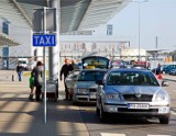Taksówki na Ławicy: Pasażerowie poznają cenę za przejazd przed kursem
