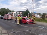 Poważny wypadek na ul. Moniuszki w Żarach. Trzy osoby zostały ranne, w tym dwoje dzieci