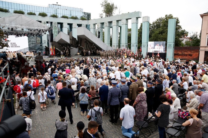74. rocznica Powstania Warszawskiego. Znani artyści oddali hołd bohaterom podczas koncertu "Sierpniowa miłość"  [ZDJĘCIA]