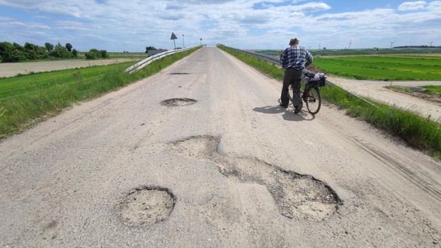 Wiadukty nad budowaną autostradą A1 w Sierosławiu (powiat piotrkowski)