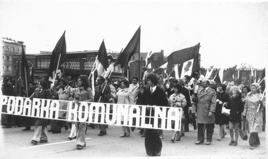 1 Maja DG: manifestacja przed PKZ, kwiaty pod pomnikiem [FOTO]