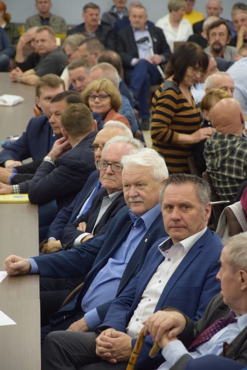 Lech Wałęsa w Sieradzu. Były prezydent Polski przemawiał i chętnie fotografował się z uczestnikami (zdjęcia)