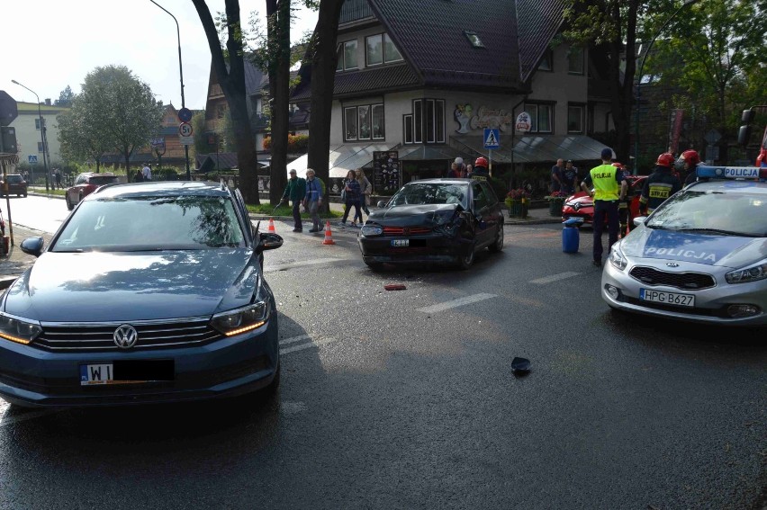 Zakopane. Na skrzyżowaniu zderzyły się dwa volkswageny [ZDJĘCIA]