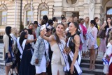 Miss Supranational 2021. Nowy Sącz stał się stolicą piękna. Finalistki konkursu zaprezentowały się na nowosądeckim rynku [ZDJĘCIA, WIDEO]