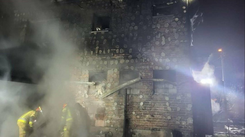 Pożar domu w Leszczynach. Trwa zbiórka dla pogorzelców
