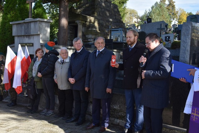 Uroczystość oznaczenia grobu powstańca śląskiego śp. Tadeusza Jänicha znakiem pamięci „Tobie Polsko” odbyła się dzisiaj na cmentarzu  przy ul. Komonieckiego w Żywcu.