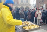 19. Wigilia dla bezdomnych na Rynku Głównym [WIDEO, ZDJĘCIA]