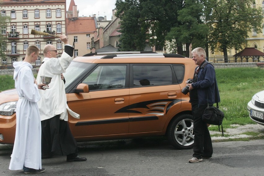 Święcenie samochodów w Legnicy (ZDJĘCIA)