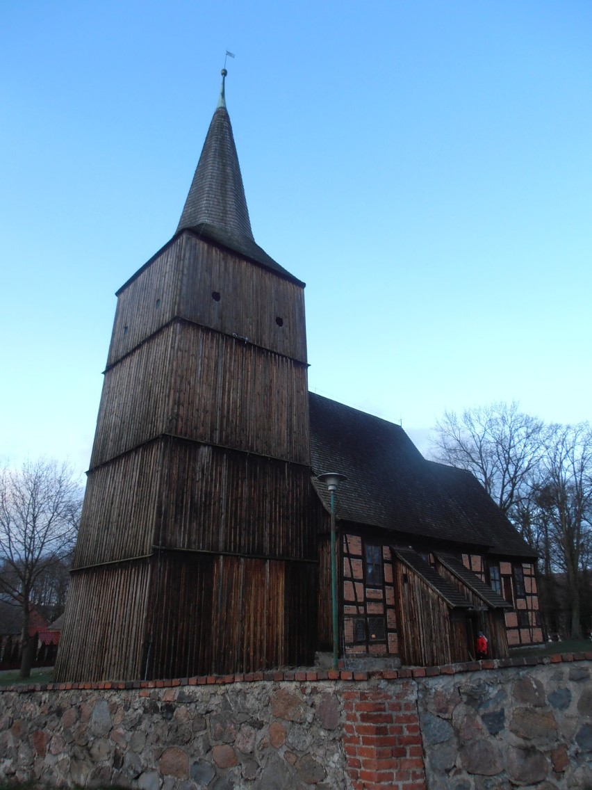 Drewniany kościół w Klępsku pw. Nawiedzenia Najświętszej...
