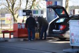 Cena paliwa rośnie - jak wydawać mniej na benzynę i olej napędowy. TOP 8 rad, by wyjazd na weekend i urlop w wakacje był tańszy