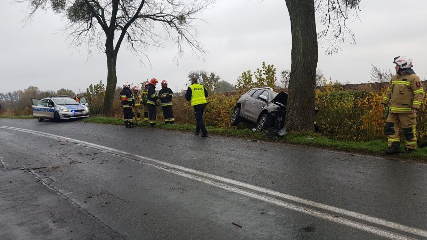 Wypadek w Zakrzewie. Jedna osoba trafiła do szpitala [zdjęcia]