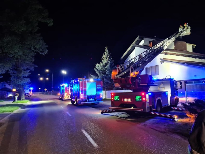 Margonin. Nocny pożar na ul. Poznańskiej. Zapłonęły sadze w kominie