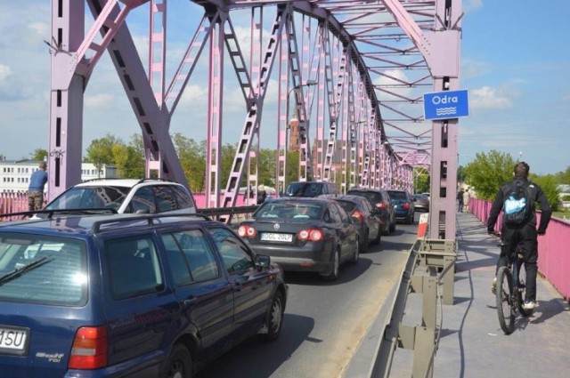 Zdjęcie ilustracyjne - most na Odrze w Głogowie