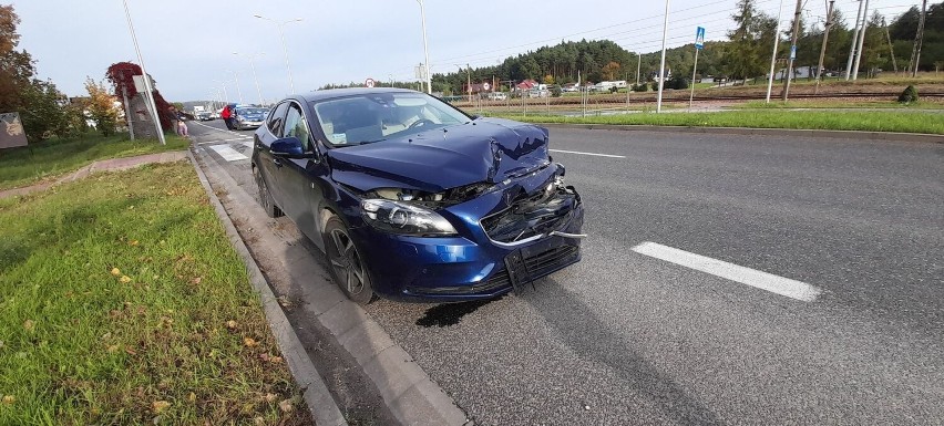 Wypadek na ulicy Krakowskiej w Kielcach. Zderzyły się jaguar i volvo