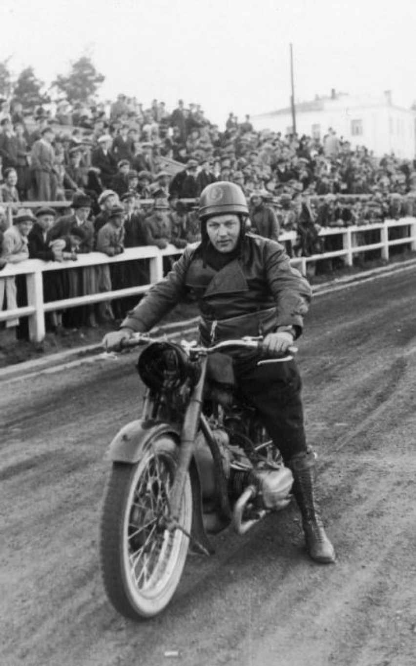 Alfons Ziółkowski z KMZS Gdynia na motocyklu BMW (1937-39)