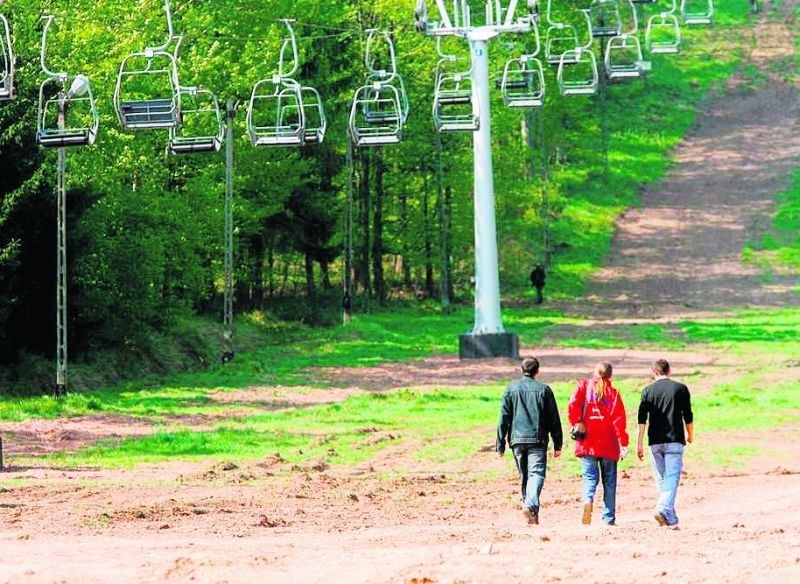 Niedaleko dzielnicy jest Dzikowiec z wyciągiem na sam szczyt