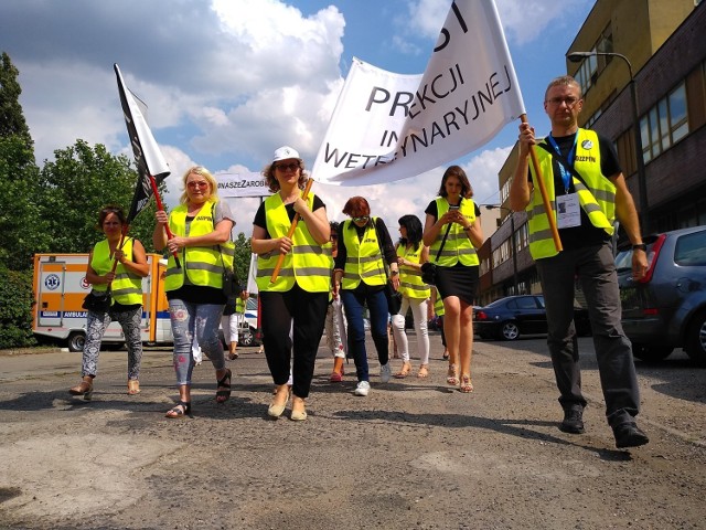 Pierwsze protesty odbyły się w piątek 14 czerwca w kilku miastach Polski.