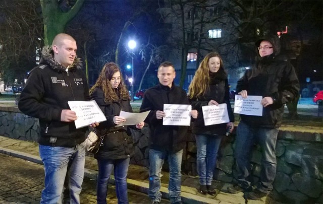 Protestowali przeciw pomnikowi Lecha Kaczyńskiego