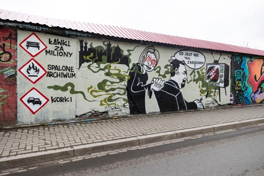 Mural z prezydentem Krakowa i szefową spółki Kraków 5020